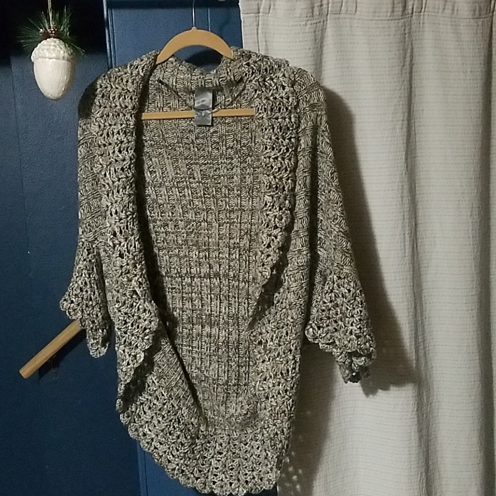 Knitted bell sleeve caridgan